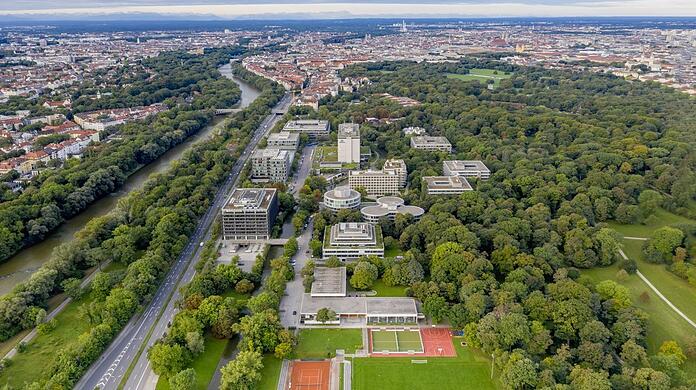 Im Osten die Isar, im Westen der Englische Garten und im Norden das Lehel: die Noch-Bürosiedlung Am Tucherpark.