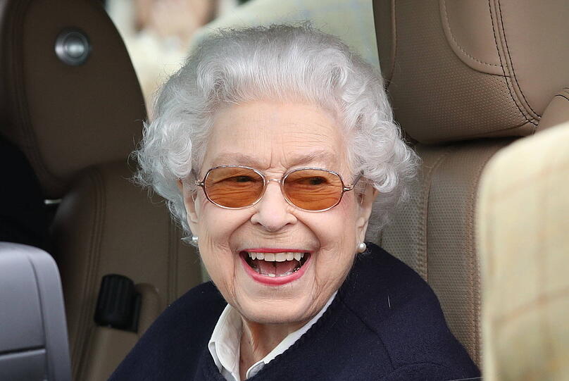 Mit diesem Auftritt lächelt die Queen die Sorgen um ihre Gesundheit einfach weg.