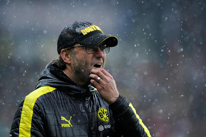 Jürgen Klopp (Trainer Borussia Dortmund) nach dem 2:0-Sieg in Freiburg: "Wir haben in der zweiten Hälfte in der besseren Hälfte des
Stadions gespielt. Da hinten ist es deutlich besser gewesen zu spielen als hier oben. Bei den Bedingungen 2:0 zu gewinnen, ist außergewöhnlich gut."