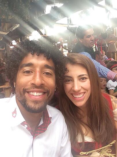 Brasil meets Bavaria! Dante und Ehefrau Jocelina Costa Santos in der Käfer Schänke.