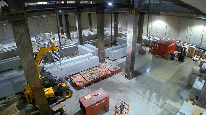 Das zentral unter dem Marienhof liegende Stationsbauwerk entstehen in Schlitzwand-Deckelbauweise, die unter der Randbebauung liegenden Bahnsteigbereiche und der Übergang zur U3/U6 werden bergmännisch gebaut.