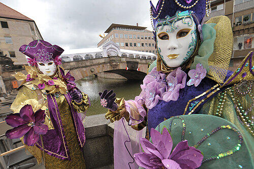 In den nächsten zehn Tagen herrscht farbenprächtiges Flair an der Pegnitz: Der Venezianische Markt findet zum 9. Mal statt.