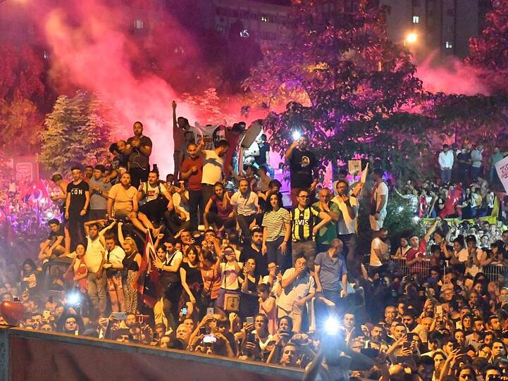 Bei der Nachwahl lagen knapp 780.000 Stimmen zwischen Ekrem Imamoglu und Binali Yildirim.