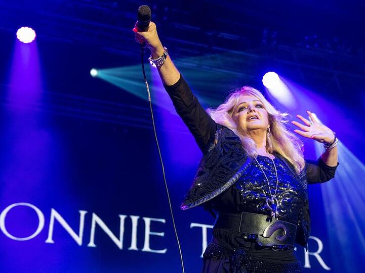 Bonnie Tyler steht immer noch gerne auf der Bühne.