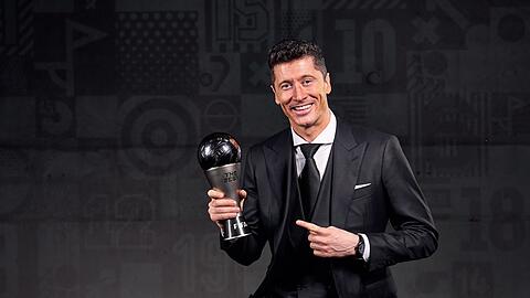 Zum zweiten Mal in Folge auf dem Weltfußballerthron: Robert Lewandowski.