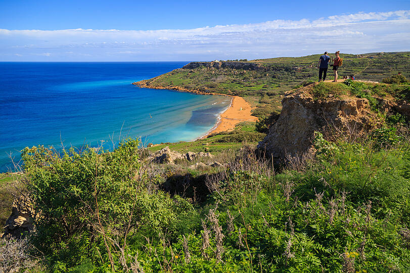Die Ramla Bay – bekannt für ihren rötlich-goldenen Sand.