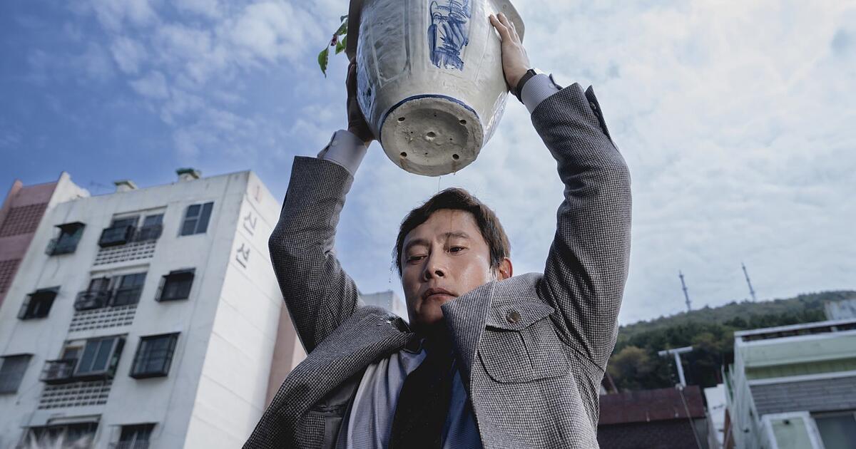 Wenn-Mord-pl-tzlich-logisch-erscheint-Park-Chan-wooks-bitterb-se-Jobkiller-Satire-No-Other-Choice-