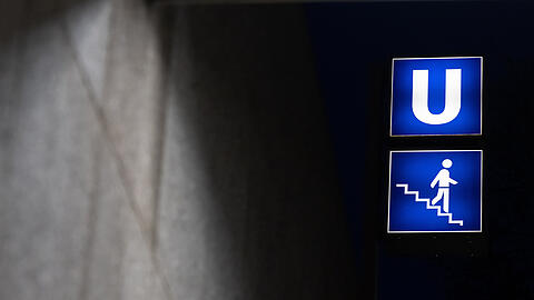 Die MVG informiert ihre Fahrg&auml;ste mit Aush&auml;ngen, Tickertexten und Durchsagen &uuml;ber die &Auml;nderungen. (Symbolbild)
