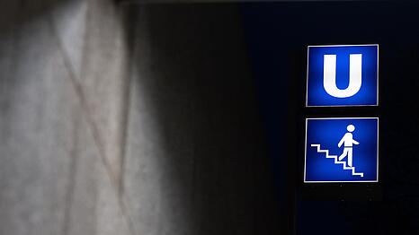 Die MVG informiert ihre Fahrg&auml;ste mit Aush&auml;ngen, Tickertexten und Durchsagen &uuml;ber die &Auml;nderungen.