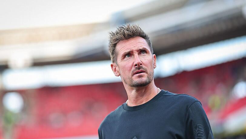 Trainer Klose und seine Nürnberger empfangen Wolfsburg zum Zweitliga-Spitzenspiel. (Archivbild) Trainer Klose und seine Nürnberger empfangen Wolfsburg zum Zweitliga-Spitzenspiel. (Archivbild)