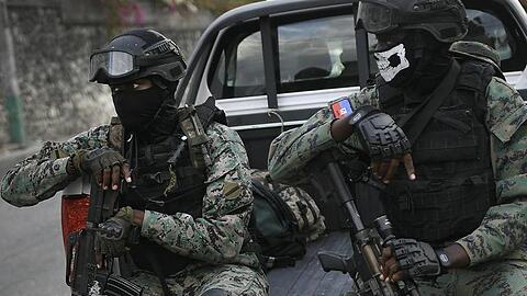 Soldaten stehen Wache in der Nähe der Residenz von Interimspräsident Claude Joseph in Port-au-Prince, Haiti, vier Tage nach der Ermordung des haitianischen Präsidenten Jovenel Moise.