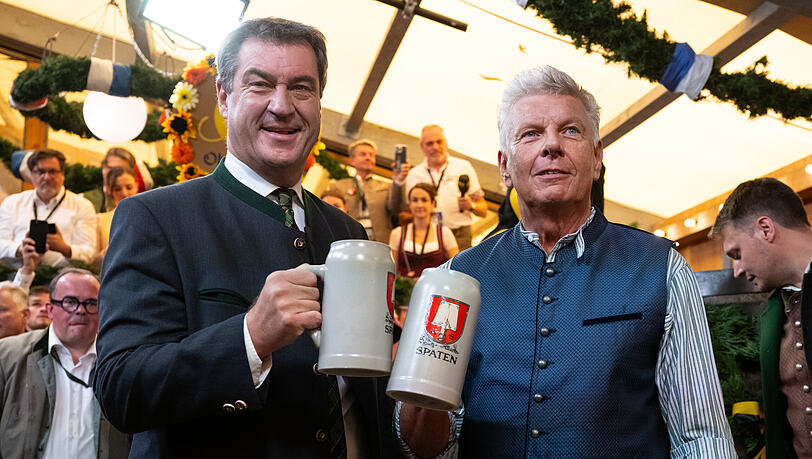 Ein Gerücht macht die Runde: Erscheint Ministerpräsident Markus Söder (CSU) heuer zum ersten Mal in Lederhose auf der Wiesn?
