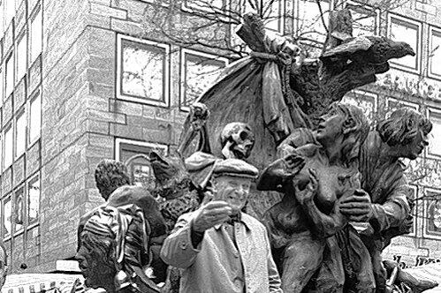 Das &bdquo;Narrenschiff&ldquo;: Kurt Klutentreter stiftete auch dieses Kunstwerk der Stadt. Es steht vorm Plobenhof in der Nähe des Hauptmarkts.