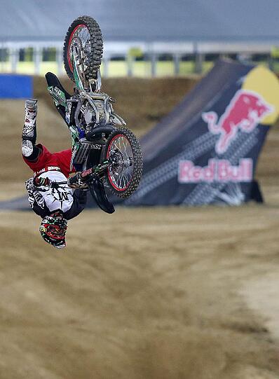 Am Samstag haben die X-Fighters in München Station gemacht - und spektakuläre Stunts gezeigt. Mit von der Partie beim letzten Stopp vor dem Finale in Sydney: Die Stars der Szene rund um den Spanier Dany Torres.
