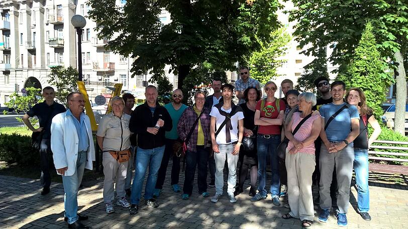 Die Gruppe aus München am Rande des Pride-Walks in Kiew.