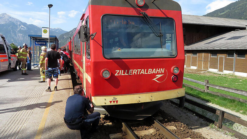 Die Zillertalbahn erfasste den betrunkenen Deutschen mit ihrem Schneepflug. Die Bilder von der Unglücksstelle.