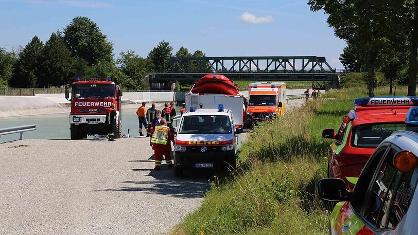 Eine Anruferin hatte die offenbar in Not geratene Frau im Innkanal der Polizei gemeldet.