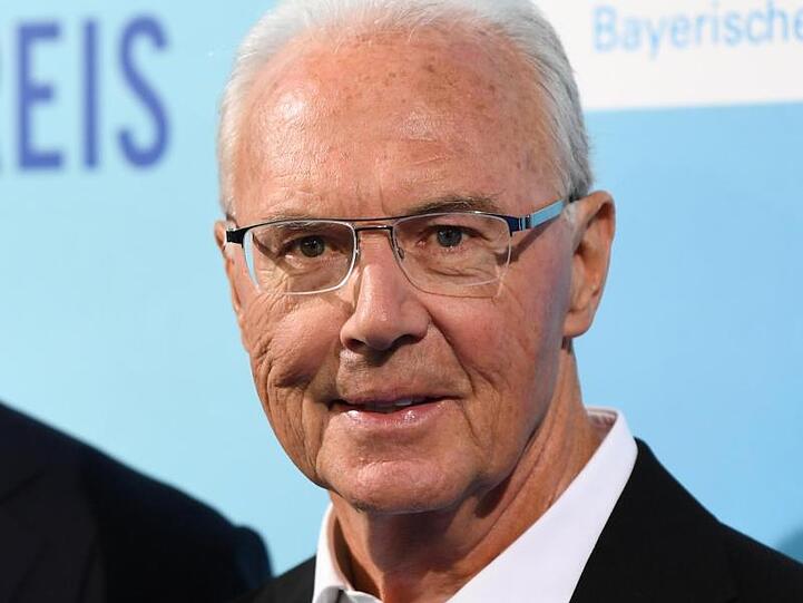 Franz Beckenbauer kommt zu einer Veranstaltung. Foto: Andreas Gebert/Archiv