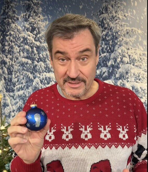 Heiligabend ohne Weihnachtspulli: Markus Söder. Heiligabend ohne Weihnachtspulli: Markus Söder.