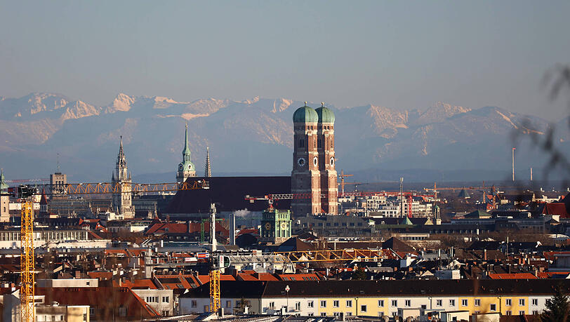 Bürokratie kommt bloß aus Brüssel? Auch der Münchner Stadtrat ist verantwortlich für viele Auflagen, ist sich OB Dieter Reiter sicher.