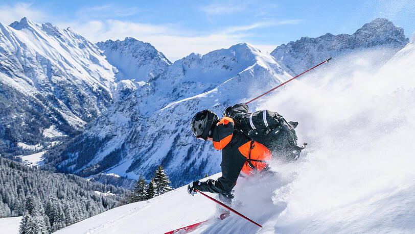 Freeriding im Kleinwalsertal Freeriding at it s best ... ein Traumtag im Kleinwalsertal zwischen Walmendinger Horn und Hohem Ifen. Unverspurter Pulverschnee und Sonnenschein. dynamisch unterwegs mit Telemark-Skiern Riezlern Walmendingerhorn Vorarlberg &Ouml;sterreich *** Freeriding in Kleinwalsertal Freeriding at it s best a dream day in Kleinwalsertal between Walmendinger Horn and Hohem Ifen Untracked powder snow and sunshine dynamic on the move with Telemark skis Riezlern Walmendingerhorn Vorarlberg Austria