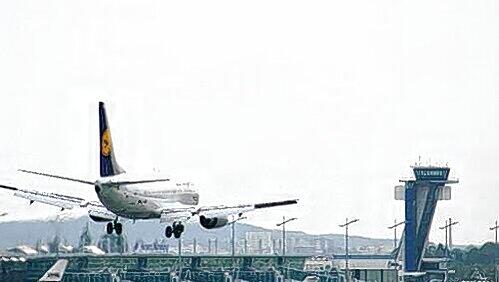 Am Nürnberger Airport bangen etliche Mitarbeiter um ihre Jobs. Am Nürnberger Airport bangen etliche Mitarbeiter um ihre Jobs.