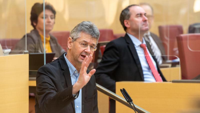 Michael Piazolo (Freie Wähler), Staatsminister für Unterricht und Kultus. Michael Piazolo (Freie Wähler), Staatsminister für Unterricht und Kultus.