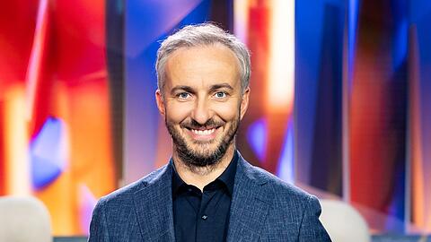 Wie Jan B&ouml;hmermann seinen Zuschauern erkl&auml;rt, k&ouml;nnen diese sich auf die Suche nach "Cash-Caches" begeben.