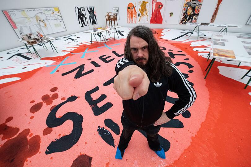 Jonathan Meese in der Pinakothek der Moderne.