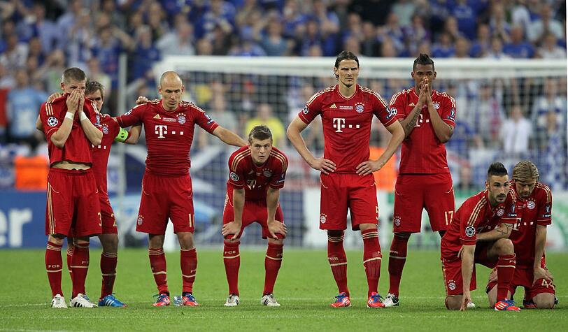 Entsetzen bei den Bayern-Stars. Keeper Manuel Neuer konnte den entscheidenden Elfmeter nicht halten.