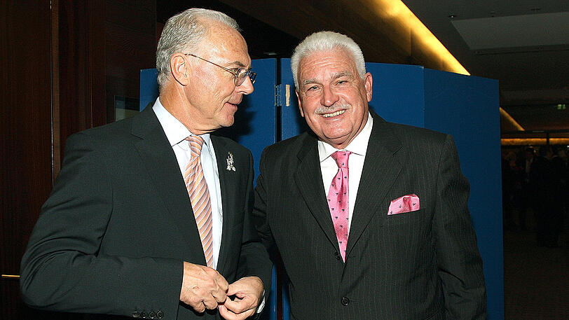 Bayern-Ehrenpräsident Franz Beckenbauer und saein Vertrauter Fedor Radmann (rechts).