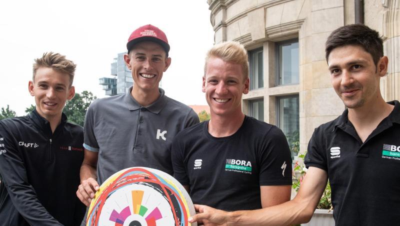 Die deutschen Stars bei der Deutschland Tour: Pressekonferenz: Lennard Kämna (l-r), Nils Pollitt, Pascal Ackermann und Emanuel Buchmann. Die deutschen Stars bei der Deutschland Tour: Pressekonferenz: Lennard Kämna (l-r), Nils Pollitt, Pascal Ackermann und Emanuel Buchmann.