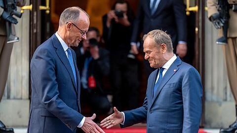 Herzliche Begrüßung - Bundeskanzler Merz zum Antrittsbesuch in Warschau
