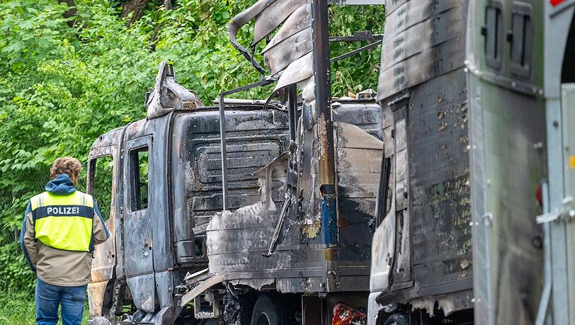Auch ein Anschlag auf Polizeifahrzeuge z&auml;hlt zu der mutma&szlig;lichen Serie - der 32-J&auml;hrige gilt hier aber nicht als Beschuldigter. (Archivfoto)