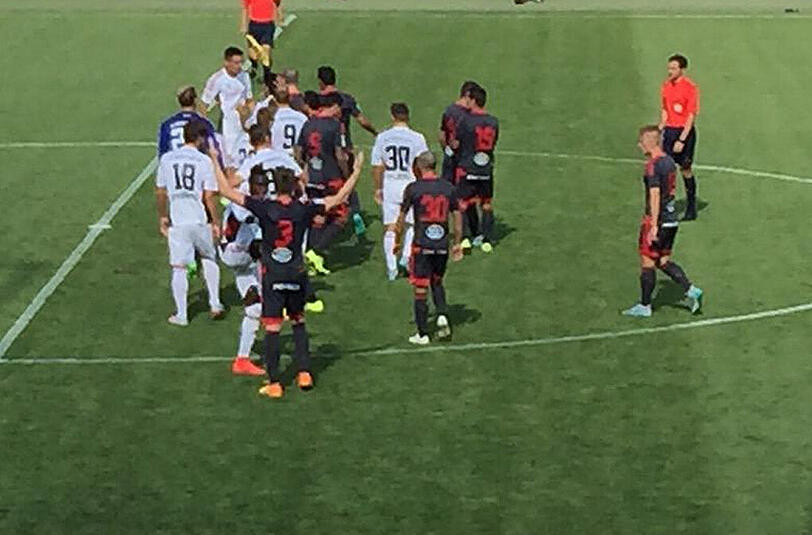 Tumulte,Tritte und ein Platzverweis: Der Schiedsrichter musste das Testspiel des FC Ingolstadt gegen Celta de Vigo vorzeitig beenden.