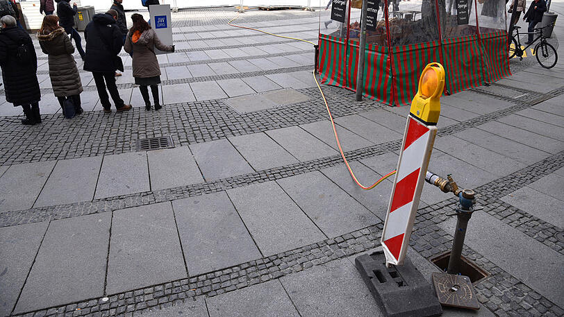 Ältere Bilder von der Stachus-Baustelle. Sie wird wahrscheinlich den ganzen Sommer über dauern.