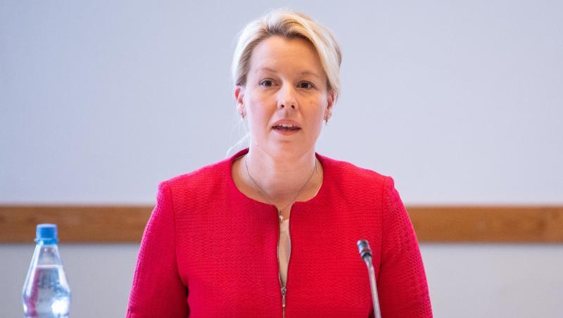 Die SPD mit Spitzenkandidatin Franziska Giffey präferiert die Sondierung in zwei Dreierformaten ohne die Union.