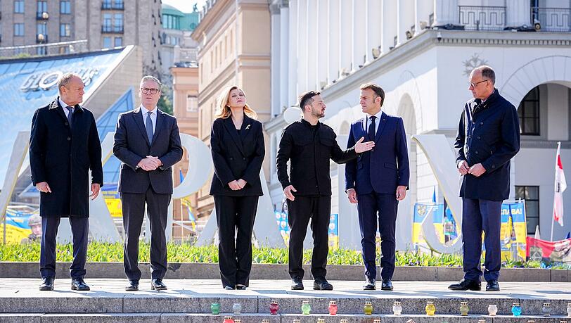 Tusk, Starmer, Macron und Merz mit dem ukrainischen Präsidenten Wolodymyr Selenskyj.