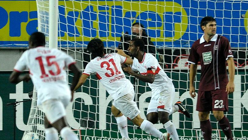 Stuttgarts Cacau (2.v.r.) jubelt nach seinem Treffer zum 0:1 gegen die Roten Teufel Stuttgarts Cacau (2.v.r.) jubelt nach seinem Treffer zum 0:1 gegen die Roten Teufel