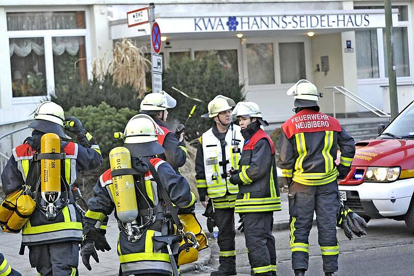 Aufgrund eines Brandes mussten mehrere Bewohner eines Altenheimes evakuiert werden.