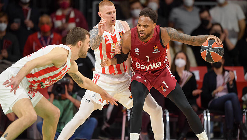 Die Basketballer des FC Bayern München feiern in der Euroleague einen deutlichen Sieg gegen Roter Stern Belgrad. Die Basketballer des FC Bayern München feiern in der Euroleague einen deutlichen Sieg gegen Roter Stern Belgrad.