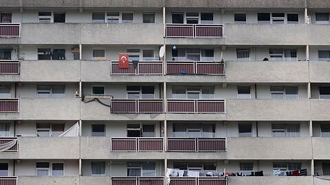 Insbesondere in Großstädten nimmt die Überlastung der Bevölkerung durch Wohnkosten zu. (Archivbild)