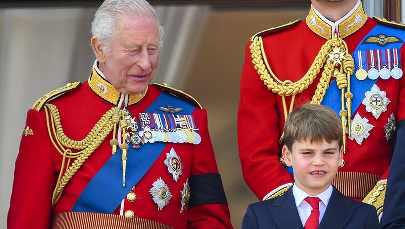 K&ouml;nig Charles und sein Enkel Prinz Louis haben schon einige Auftritte zusammen gemeistert.