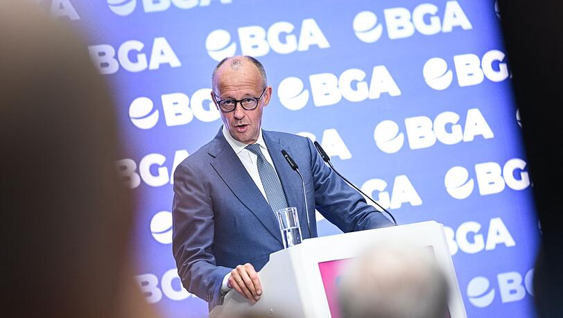 Bundeskanzler Friedrich Merz kündigt Entlastungen für Autofahrer an. Bundeskanzler Friedrich Merz kündigt Entlastungen für Autofahrer an.