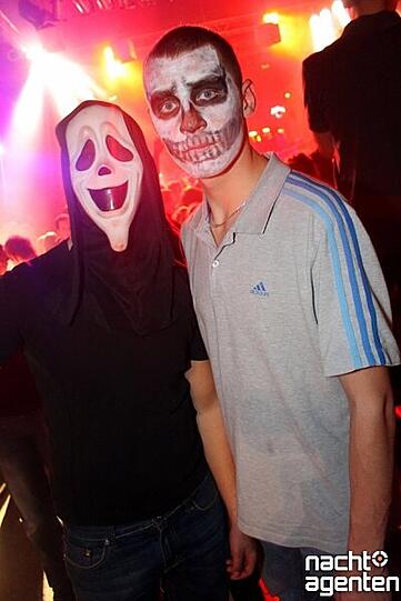 Viel Blut und nackte Haut beim "Sex-O-Ween" in der Nachtgalerie am Samstag (27.10.2012) - alle mehr Bilder von dieser Party gibt's auf www.nachtagenten.de.