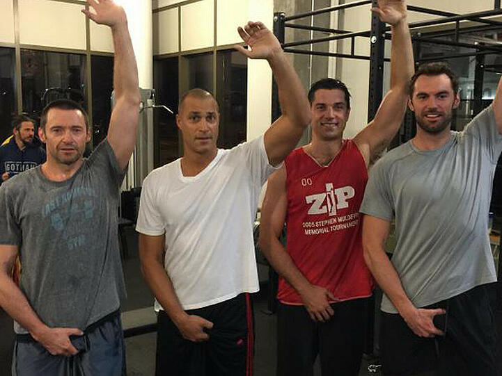 Hugh Jackman und seine Freunde fummeln gegen Hodenkrebs