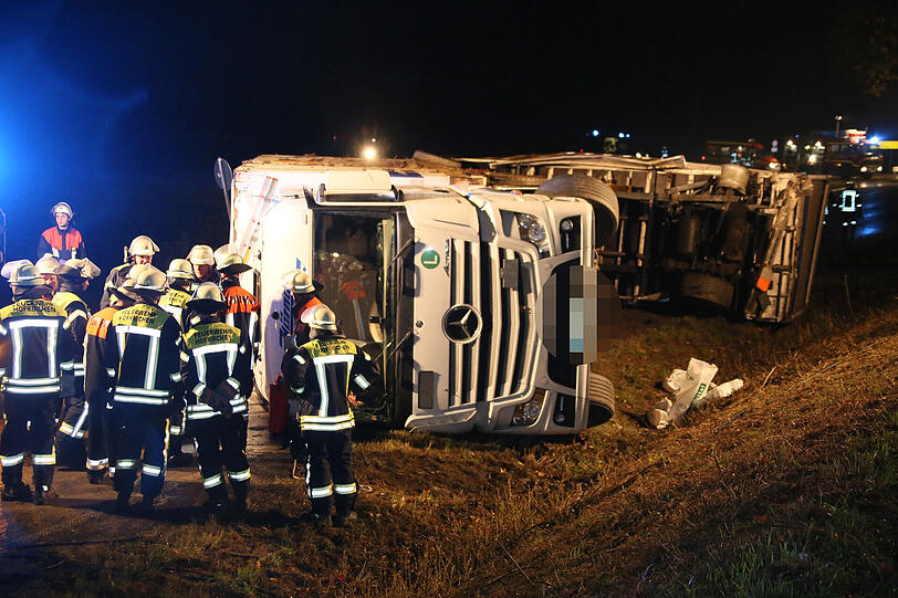 Unfall zwischen Dorfen und Erding: Drei Lkw sind in einen Crash verwickelt. Die Bilder vom Crash.