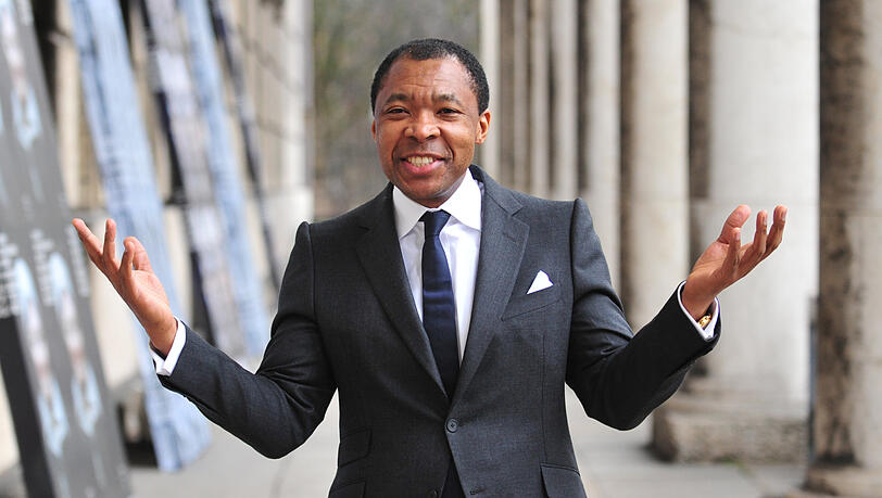 War jahrelang der Leiter im Haus der Kunst: Okwui Enwezor. War jahrelang der Leiter im Haus der Kunst: Okwui Enwezor.