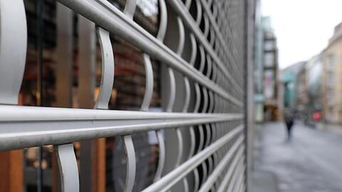 Geschlossenes Modegeschäft in Leipzig. Als dringendsten Wunsch beschreiben viele die Möglichkeit, wieder uneingeschränkt einkaufen gehen zu können.