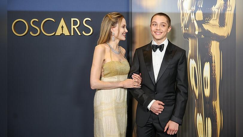 Angelina Jolie mit ihrem Sohn Knox Jolie-Pitt im November 2024 bei den Governors Awards in Los Angeles.